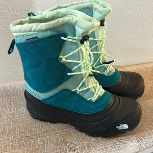 Women’s snow boots